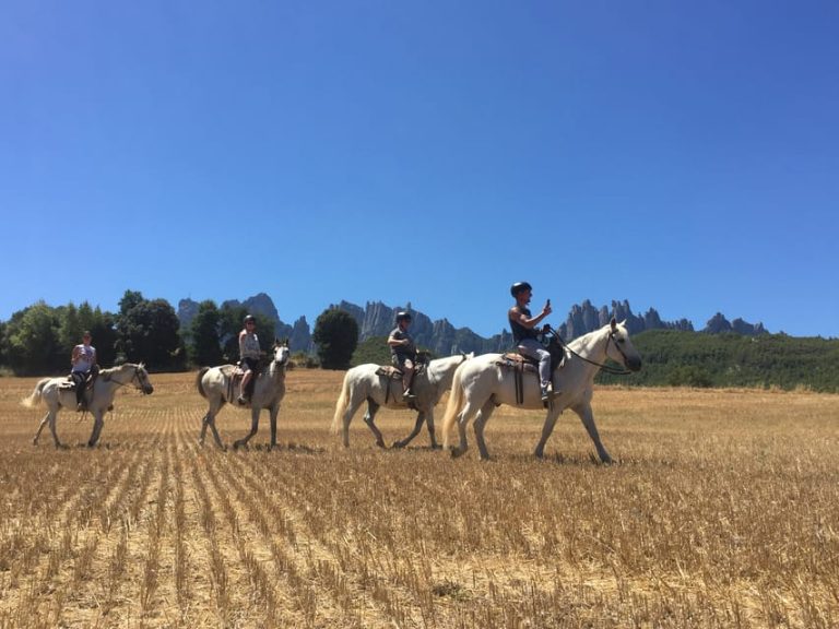 טיולי סוסים ליד ברצלונה בפארק הלאומי מונטסראט