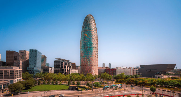 מגדל טורה אגבר (‪Torre Agbar‬) בברצלונה - כרטיסים לתצפית